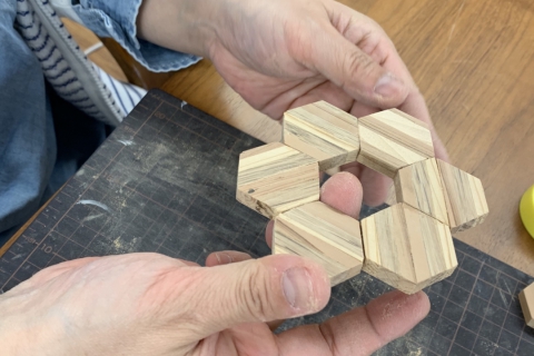 親子でも楽しめる　寄木細工コースター作り体験