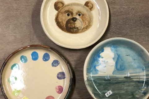 多彩なコースから選べる陶芸体験　～板皿絵付けコース～